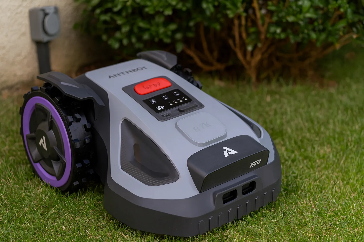 ANTHBOT Tondeuse M5 — Déballage et prise en main de l'ANTHBOT Tondeuse M5